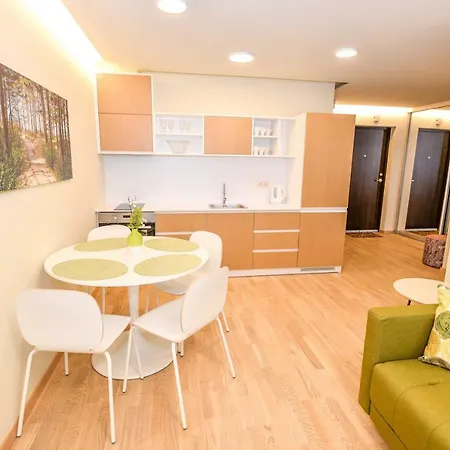 Miskas アパート パランガ